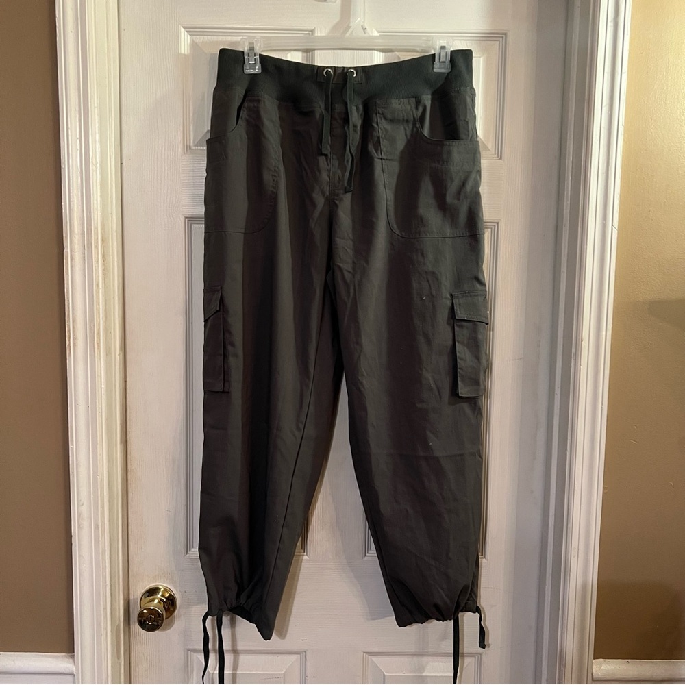 Olive green XL parachute cargo pants